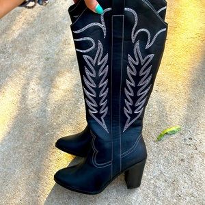 NWT Black Cowboy Boots